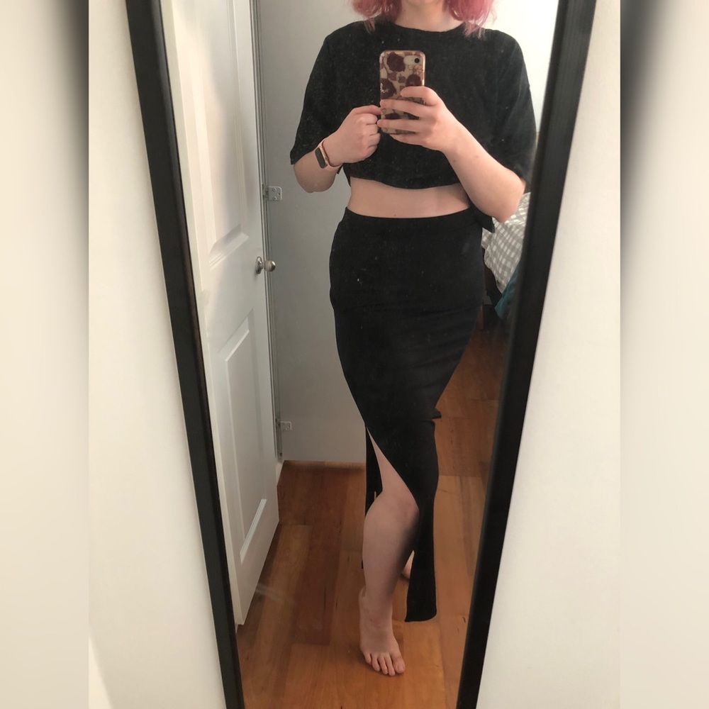 Basic maxi skirt with side slit